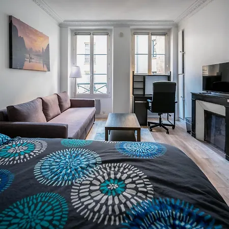 Flat 31m2 Near Pompidou Center, Marais, Les Halles, Mobility Lease Only Appartamento